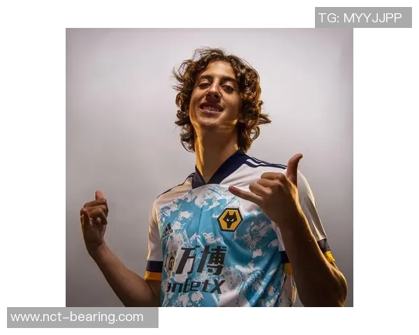 哈维西蒙斯展现惊人天赋引发足坛热议未来可期